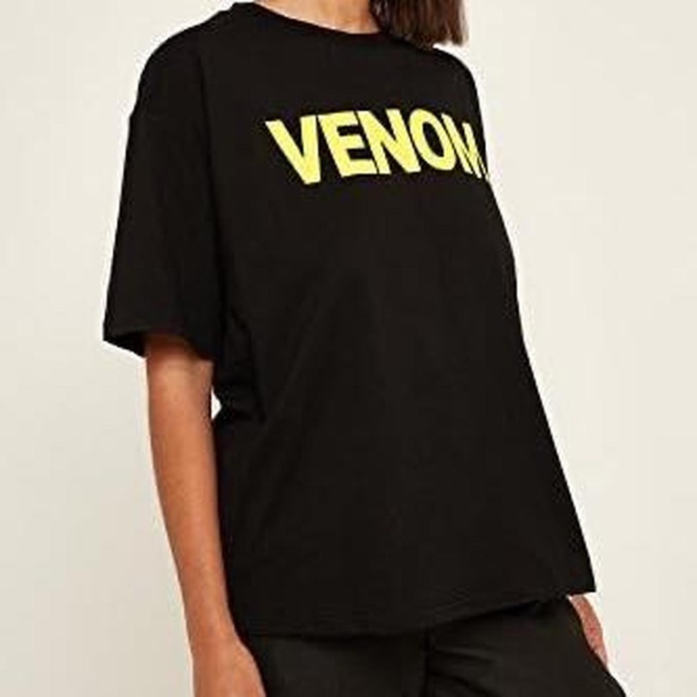 I.AM.GIA 💛 Boxy Black Tee